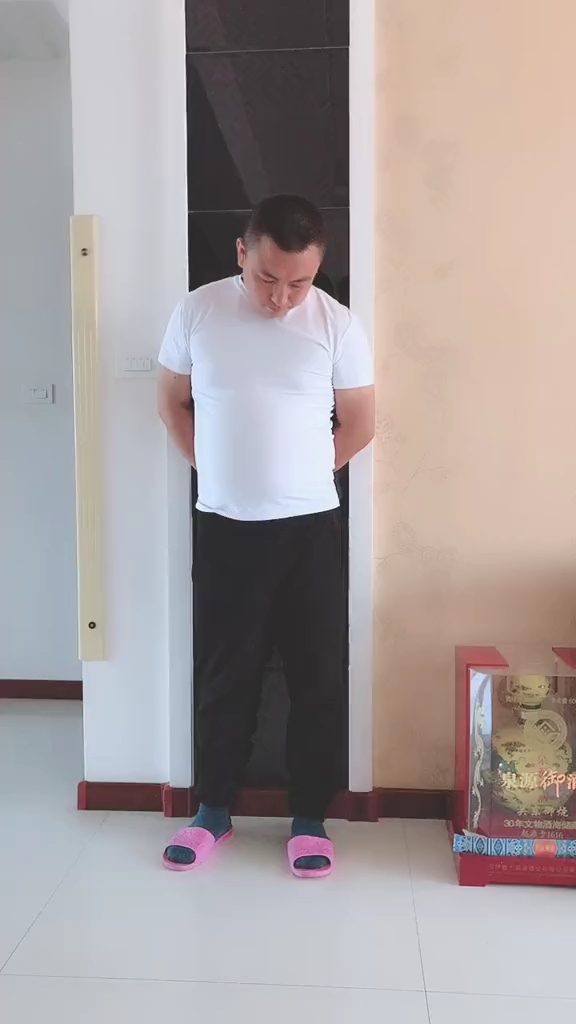 烧烤啤酒免费,我叫6个兄弟去喝酒,点了4个串喝了96瓶啤酒,也不知道老婆闺蜜开的