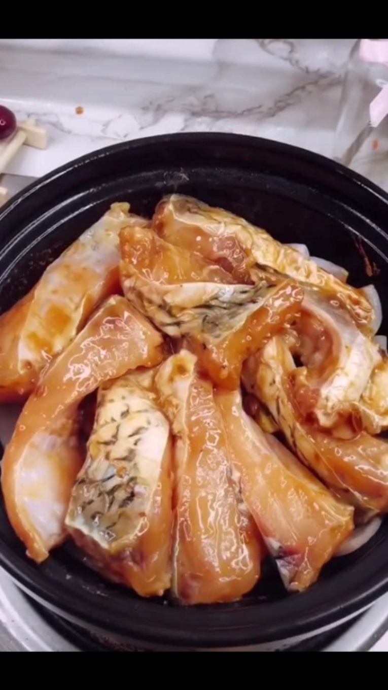 #美食#最爱的砂锅焗鱼腩,香嫩鲜美,刚出锅就流口水了……