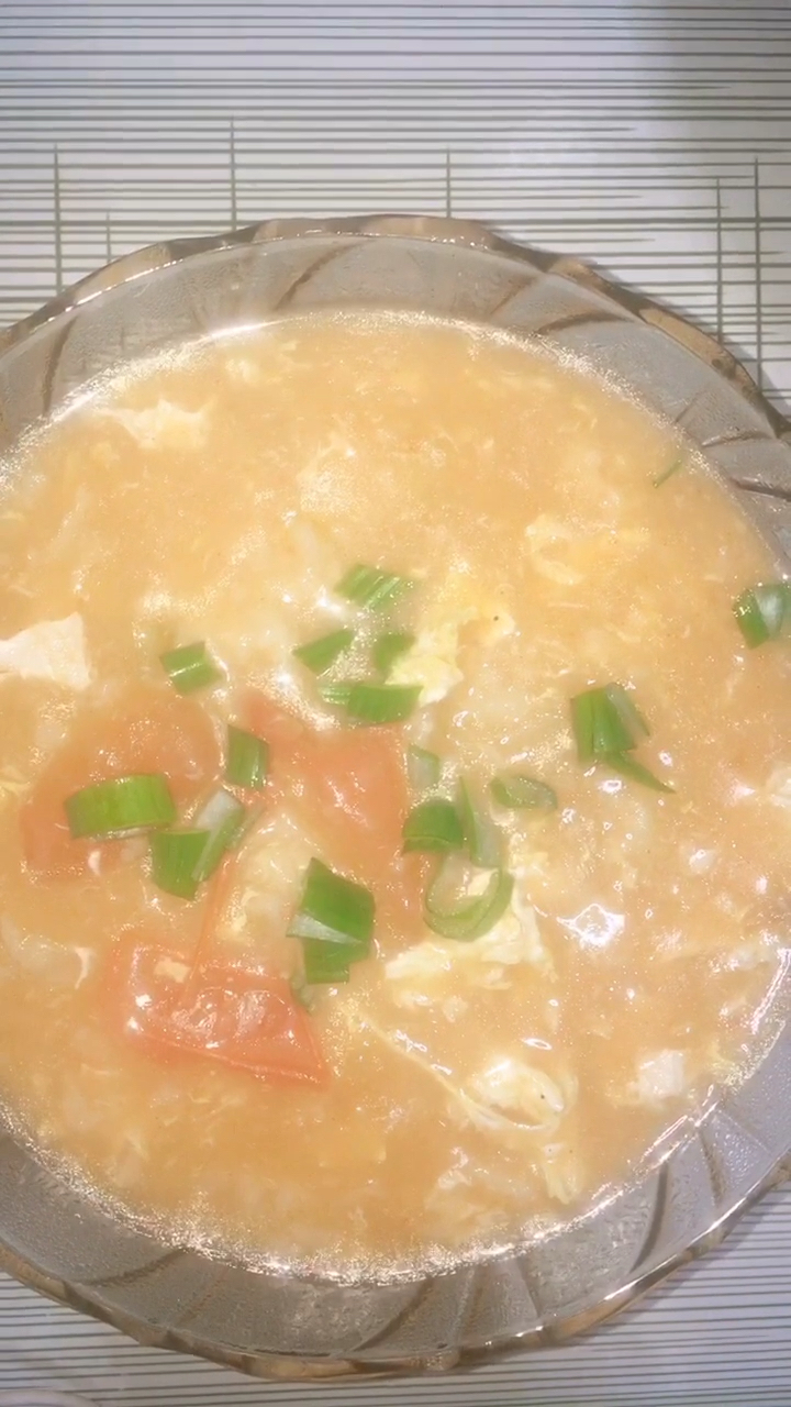 #黑暗料理之王#用家里仅有的鸡蛋和西红柿做了这碗暖心疙瘩汤,喝了才开心了
