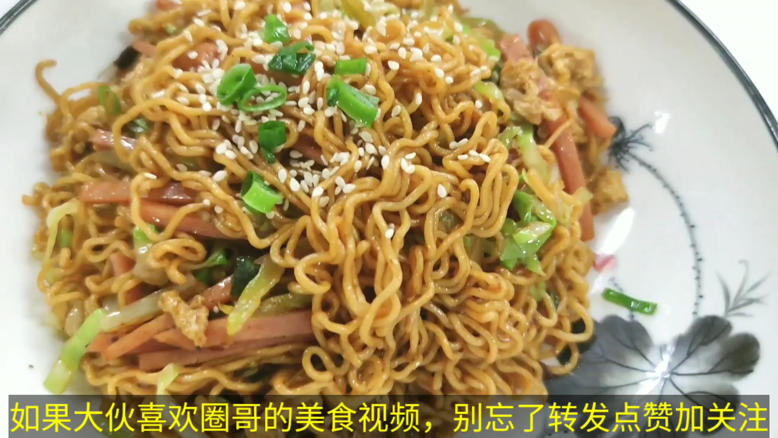 #炒面#大厨教你炒方便面正确做法,记住一招,不粘不坨又筋道,吃爽了