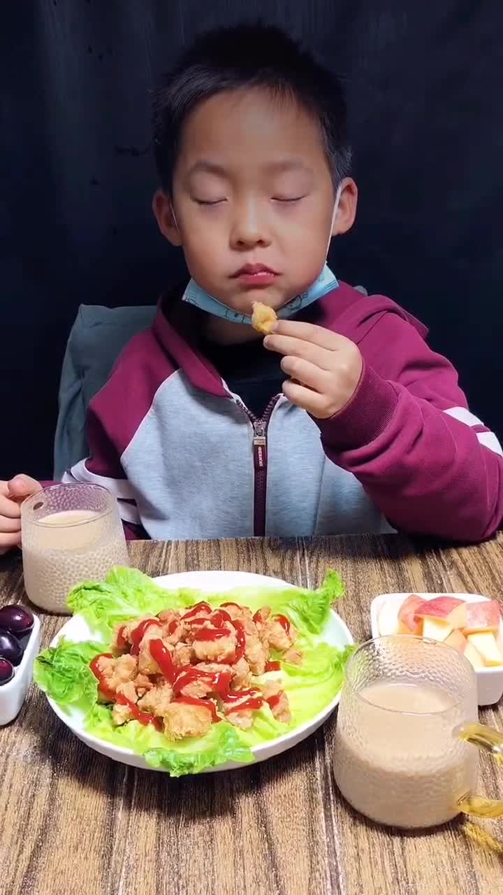 不用面包糠也能做出酥香脆爽的鸡米花,快点开看看吧