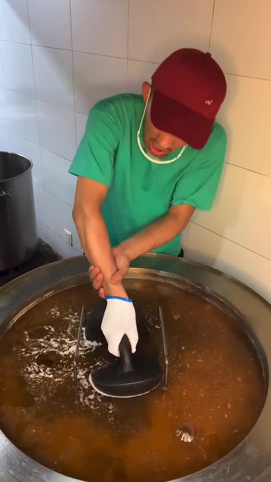 铁锅炖秤砣