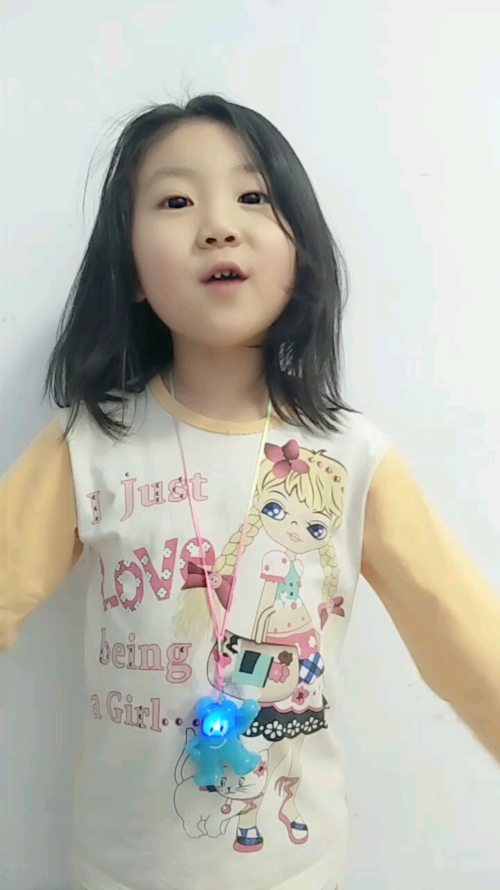 河里小鱼游游游