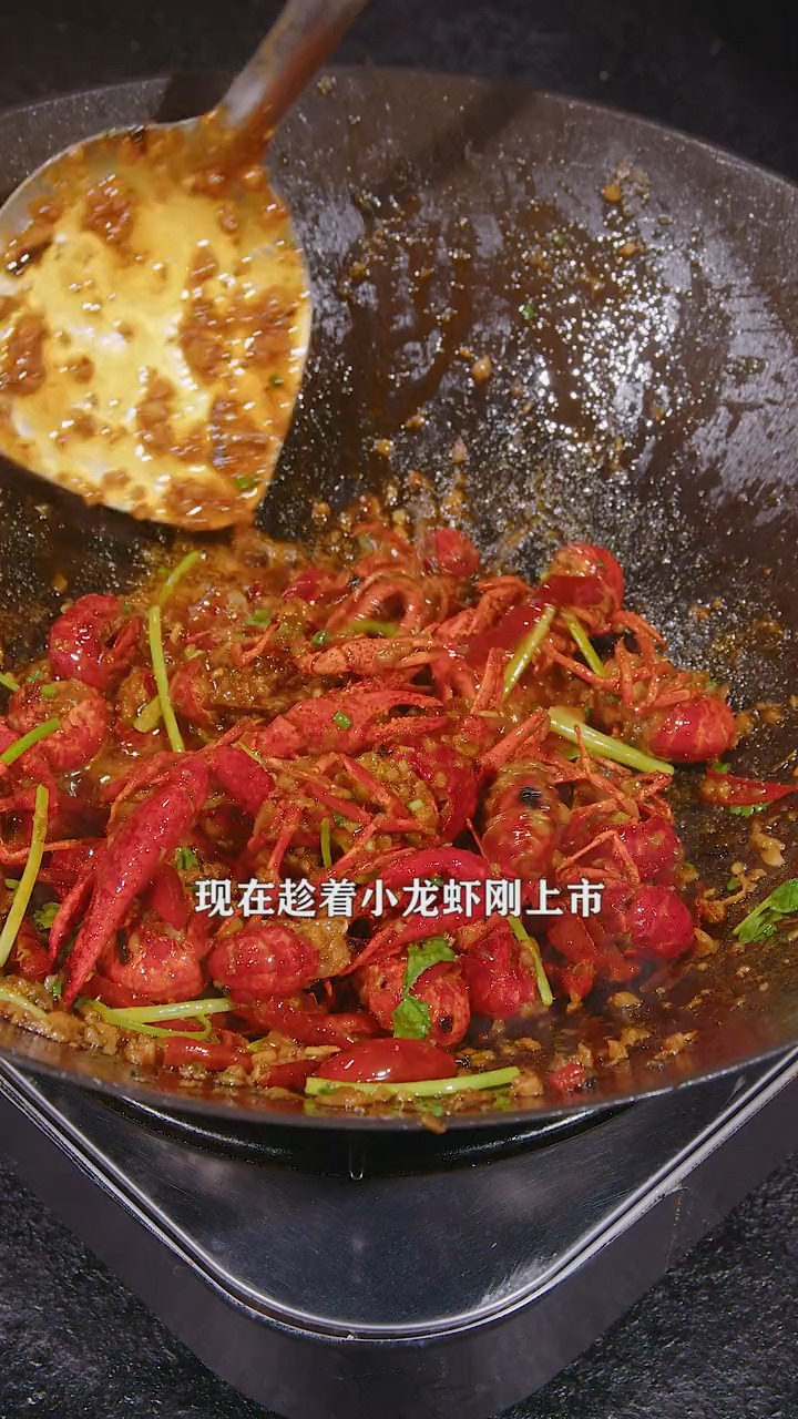 #美食#你也喜欢吃小龙虾吗?那一定要尝一下紫苏小龙虾,香辣入味,好吃到嗦手指!