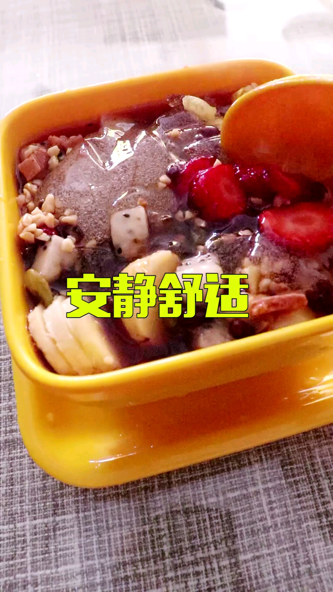 #家乡特色美食#夏天来一碗手工冰粉,土豆撸冰加盟店空调吹起,成都人的夏天爽歪歪哦……