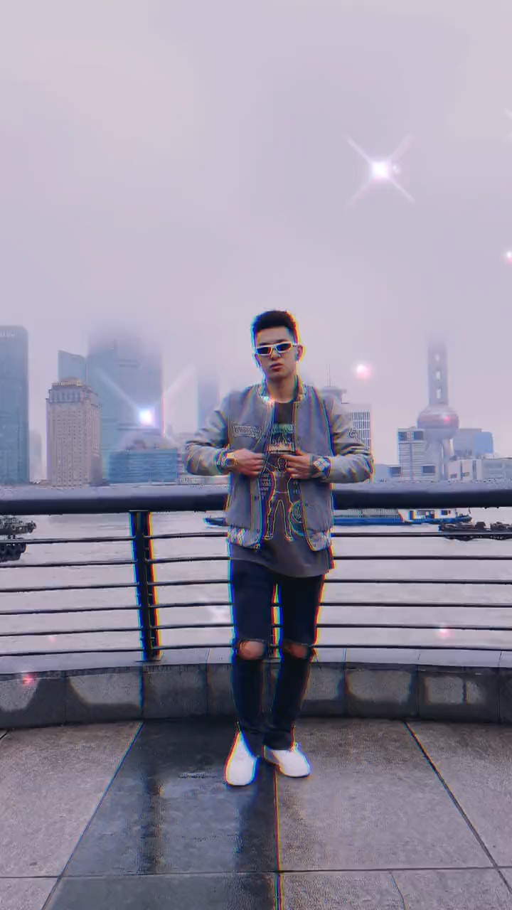 来到外滩,直接现原形#鲨鱼舞#MAGNETIC@王嘉尔