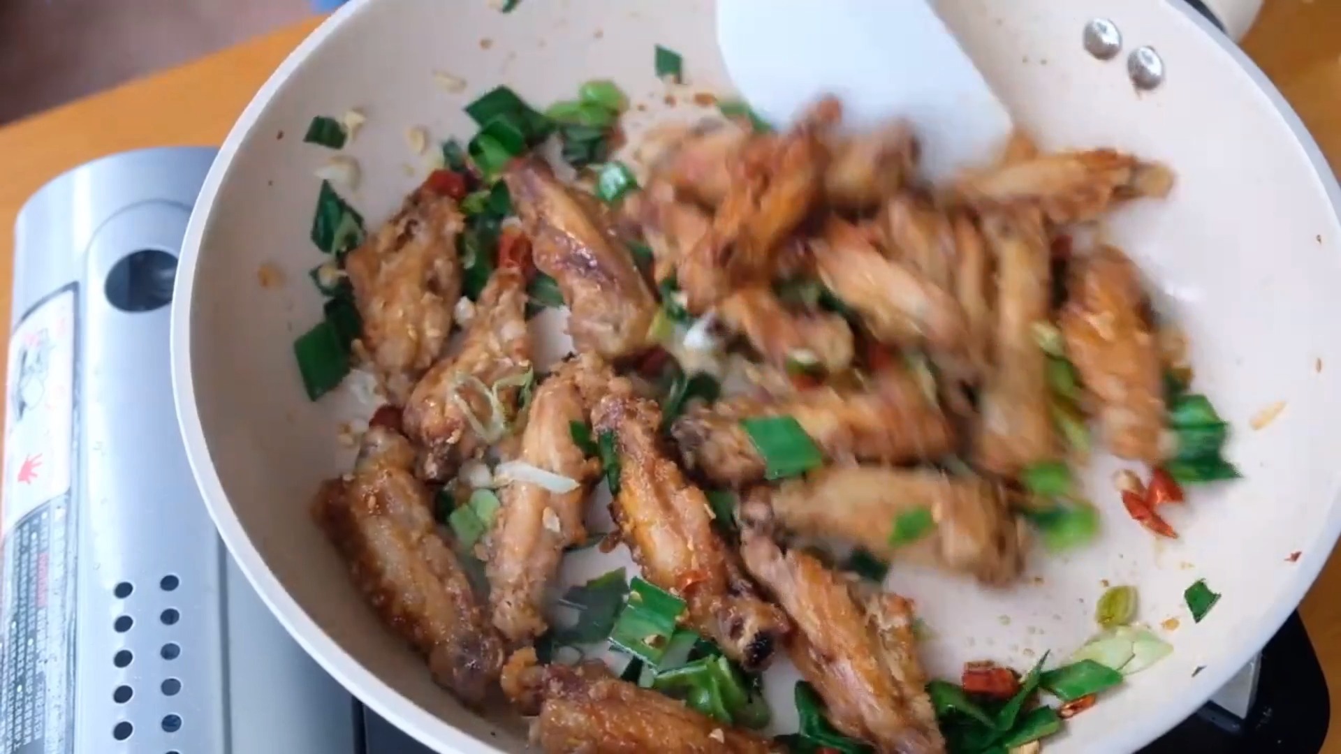 #自制美食#把炸鸡翅做成下饭菜,香辣酥脆