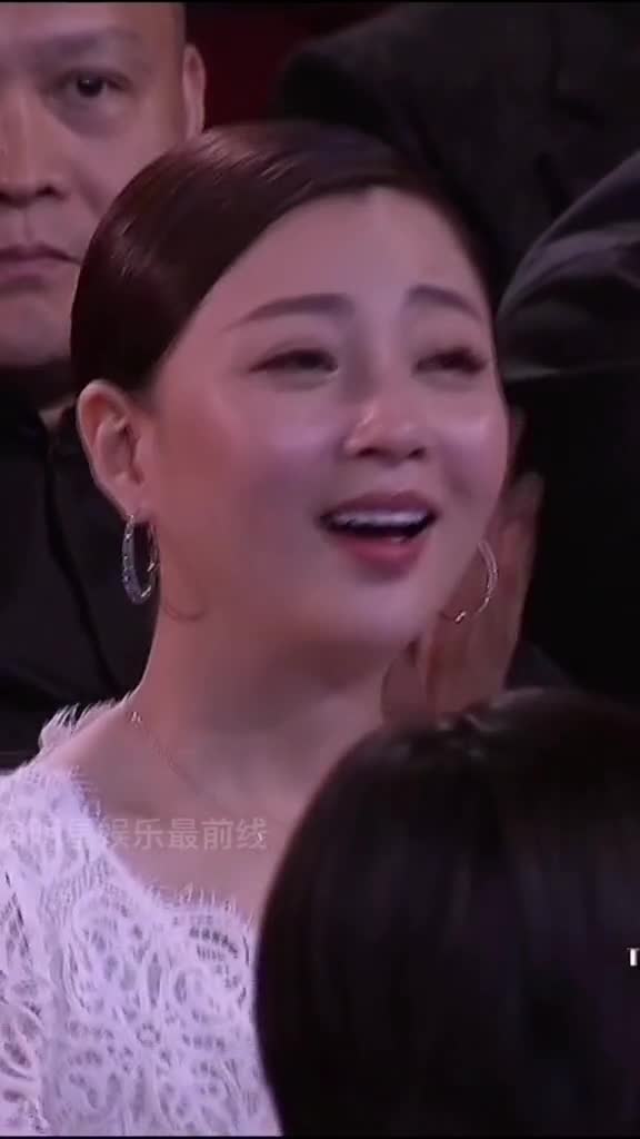 殷桃因出演温州一家人,搭错车被人熟知,曾被张丰毅质疑演技,凭鸡毛飞上天获得了影后,你有多努