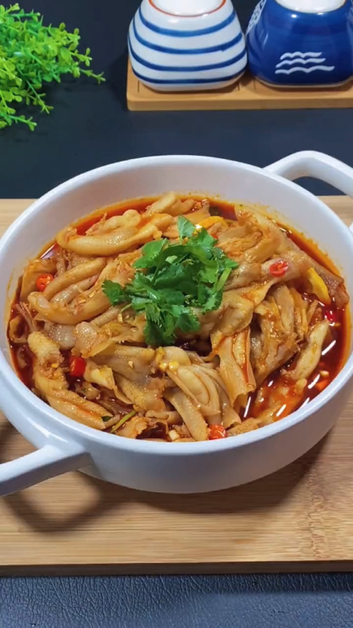#自制美食#超级好吃的无骨鸭掌 ，在家也能轻松搞定，好吃得停不下来!