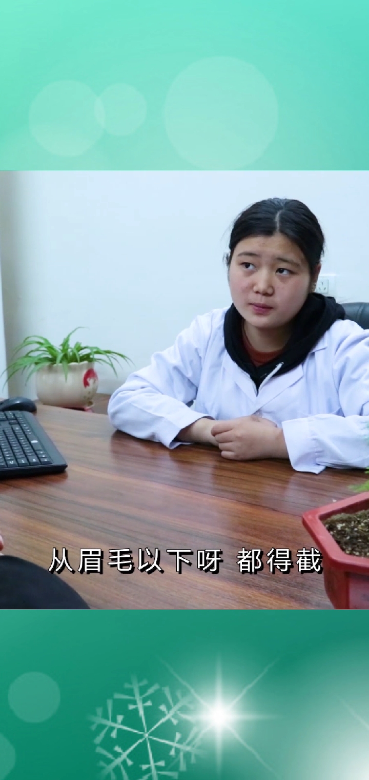#搞笑段子剧#小伙调侃医生被医生看穿,医生将计就计吓跑小伙