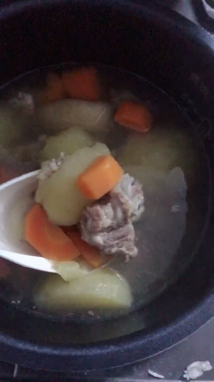 胡萝卜苹果骨头汤益肝明目,利膈宽肠,健脾除疳,增强免疫功能的功效喜欢吗