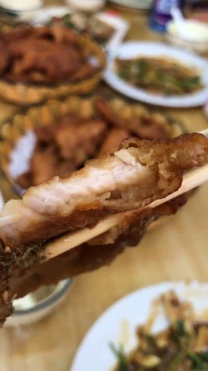软炸肉超厚超香,拌牛杂我心中的大连第一了!