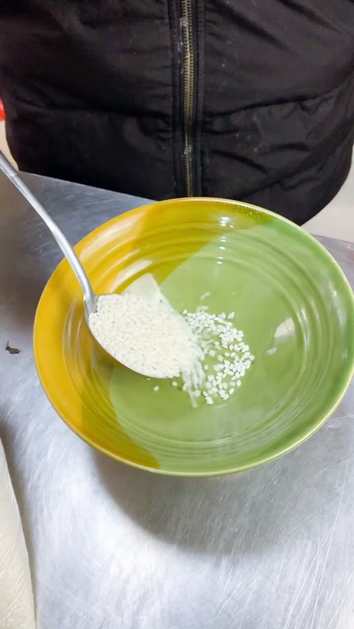 冬日里每天一碗冰糖雪梨粥,暖肺止咳,赶快做给家里人喝吧