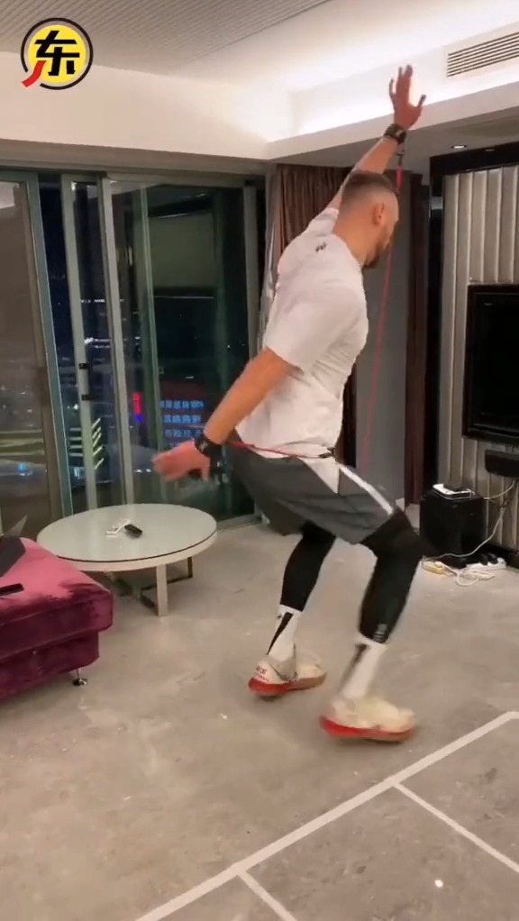 #娱乐#上海男篮淘到宝了!一起来看莫泰的居家隔离日常cba上海男篮莫泰尤纳斯
