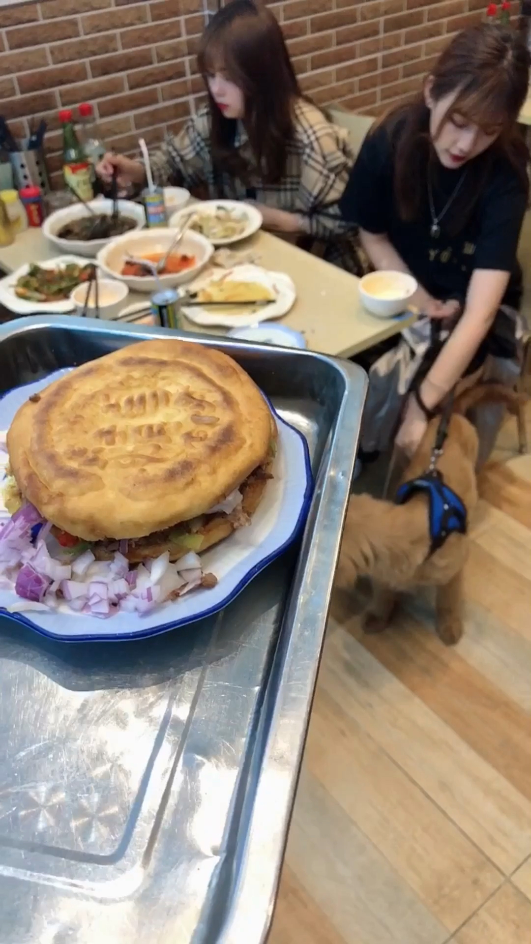 美女,你点的肉夹馍～