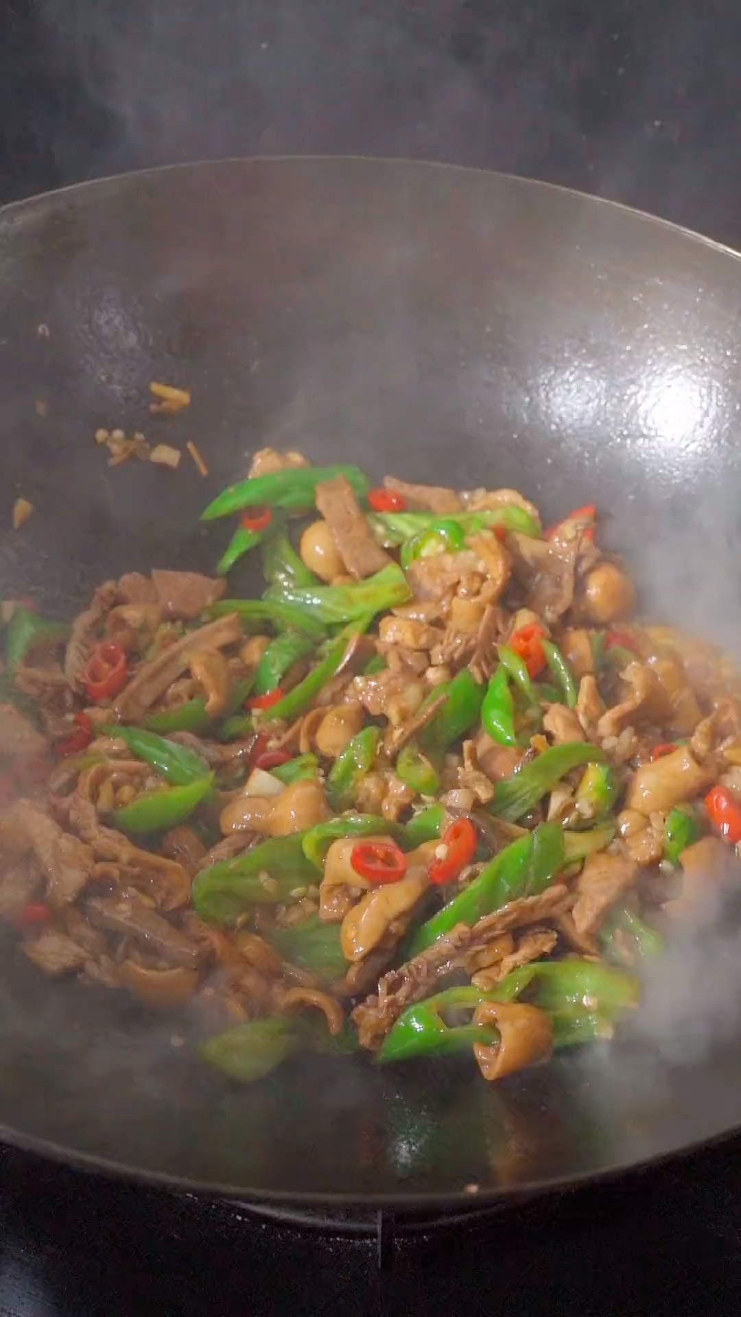 #湘菜美食#我们湖南特色菜 小时候过年才能吃到,爆炒杀猪菜你有空一定要试试!