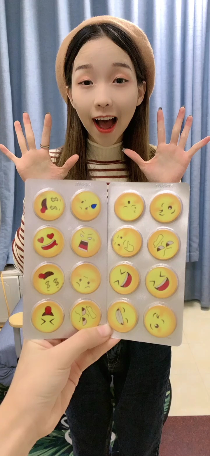 小姐姐想吃巧克力表情包糖