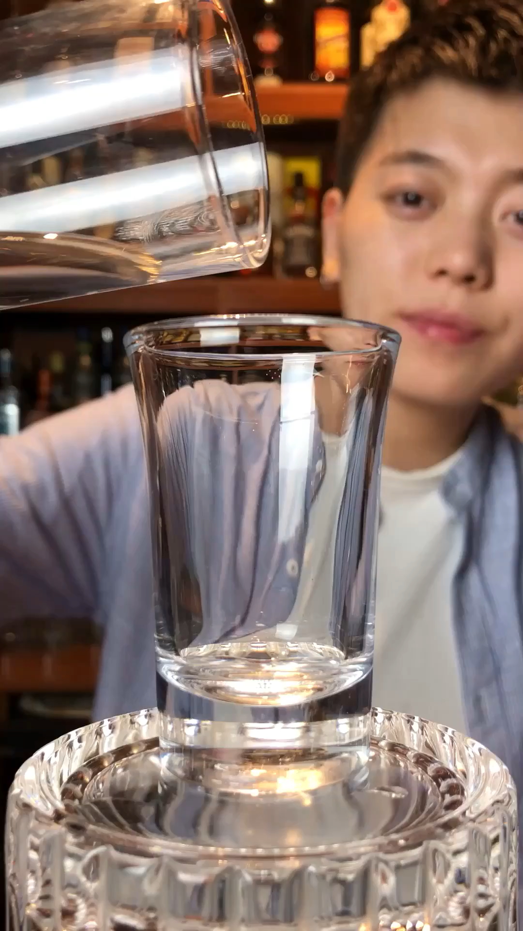 高颜值鸡尾酒,梦幻紫罗兰版天使之泪。 