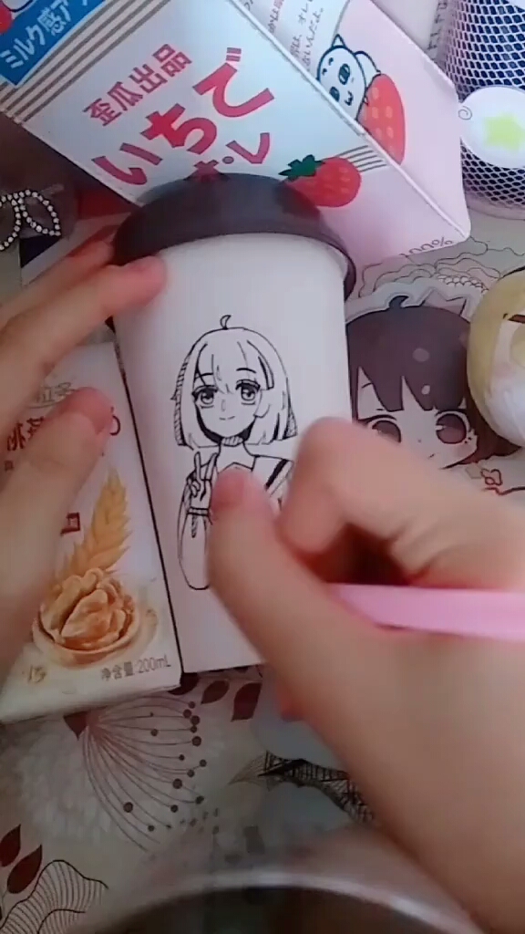 #画画原来如此简单#好嗨哟～在奶茶杯子上画画～