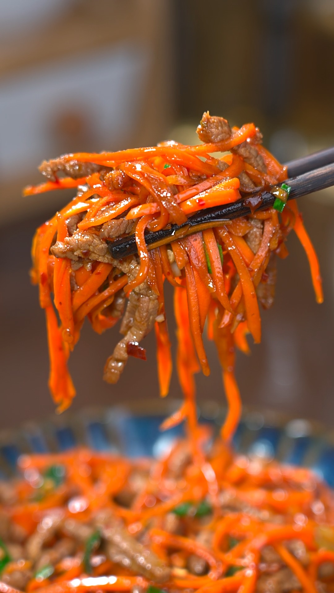 做法简单又好吃的家常小炒,胡萝卜丝炒牛肉