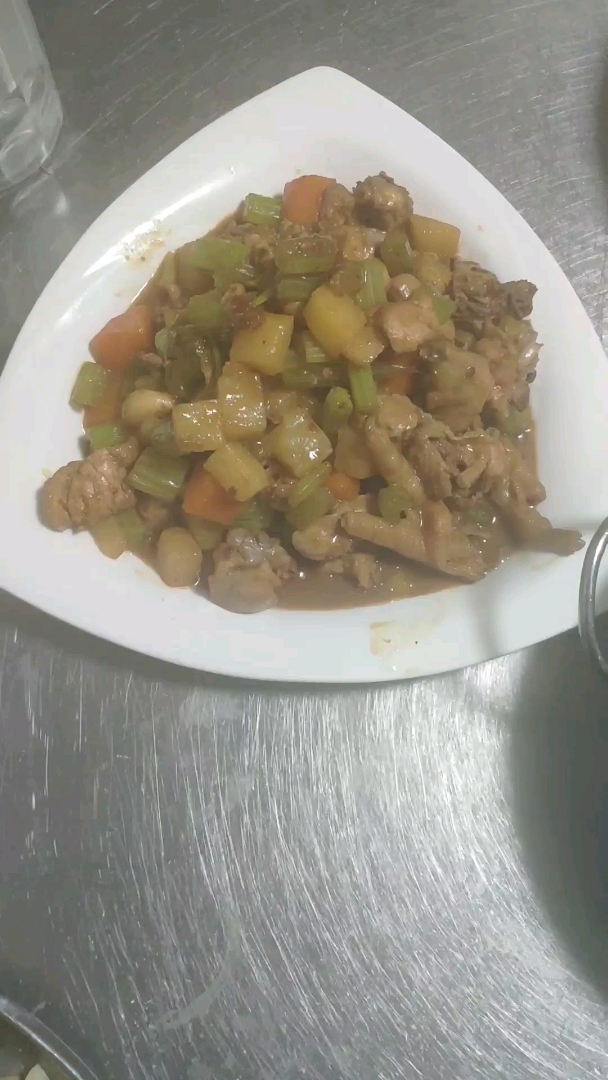 2019.1.16晚员工餐,土豆鸡块,蚝油杏鲍菇,蒜泥毛毛菜