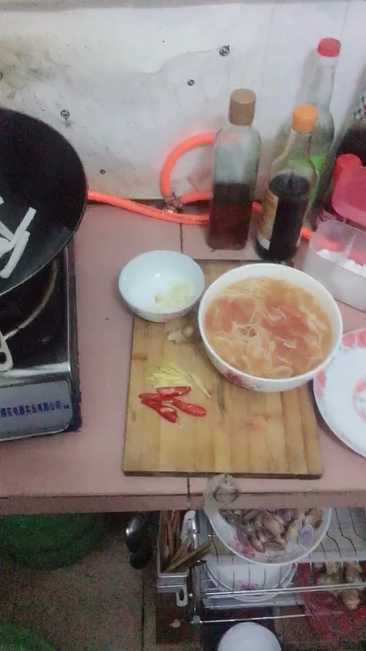 打工的生活,八个字形容:辛辛苦苦,简简单单!