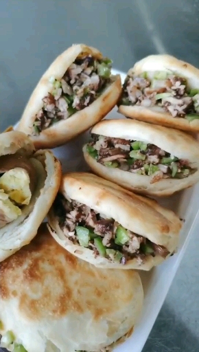 #美食#这是泰山烧饼夹肉