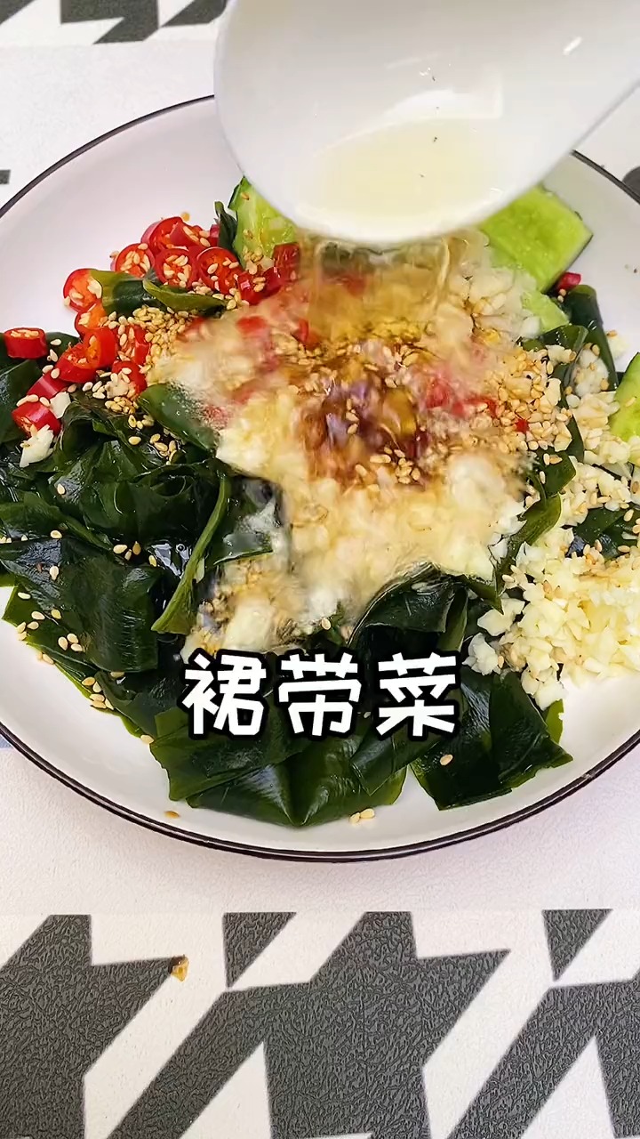 酸辣爽口,全家人都爱吃的凉拌裙带菜做法很简单
