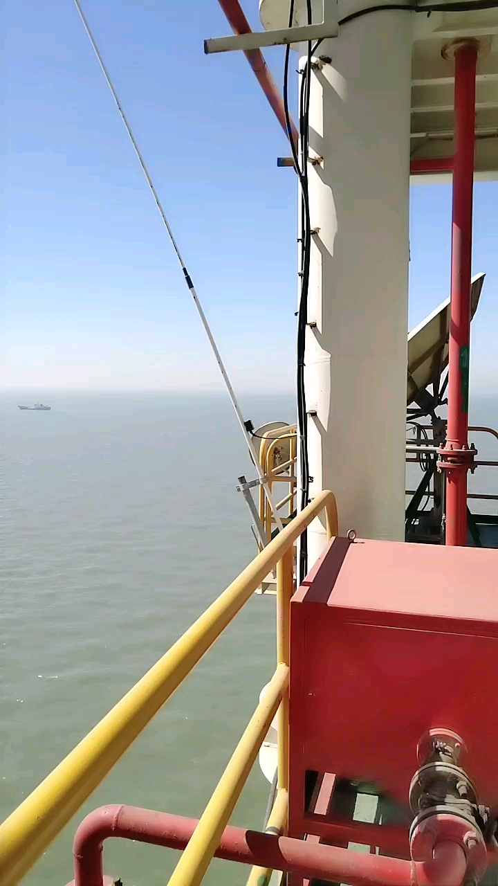 @全民小助手关注我关注全名小视频海面上的小鱼船