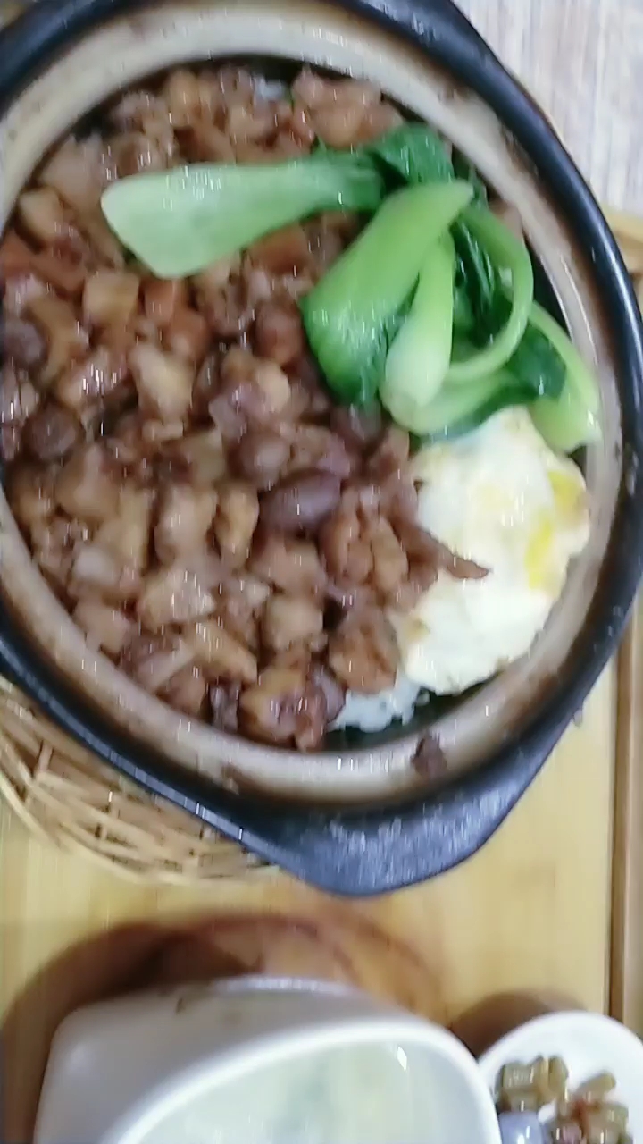 宫保鸡丁煲仔饭,味道很不错。
