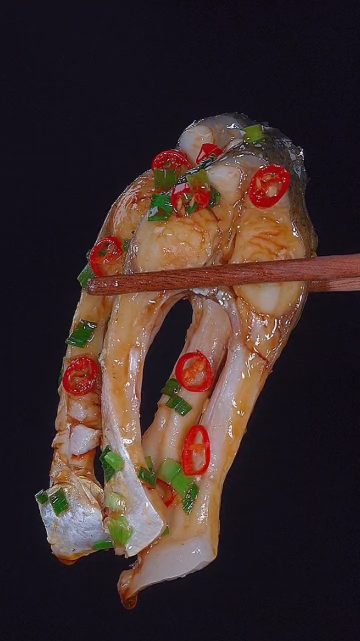 这样做的清蒸鱼，鱼肉滑嫩，好吃又下饭！#清蒸鱼#家常菜