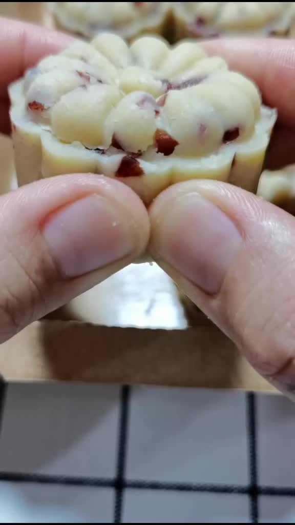 今天的小美好酸酸甜甜粉粉糯糯的蔓越莓绿豆糕夏日小甜点,适合爱做手工的你噢!