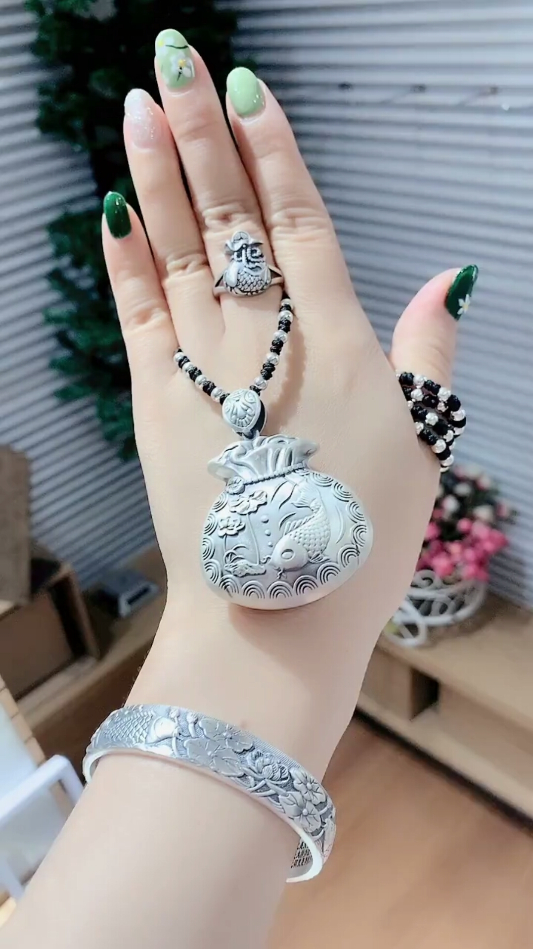 #我要上热门##纯银饰品# #上热门# 纯银复古工艺银鱼莲花福袋,代代有福