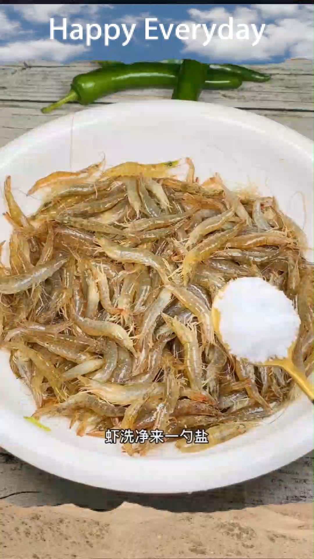 你认为河虾好吃还是海虾好吃,今天就来一个麻辣爆炒虾