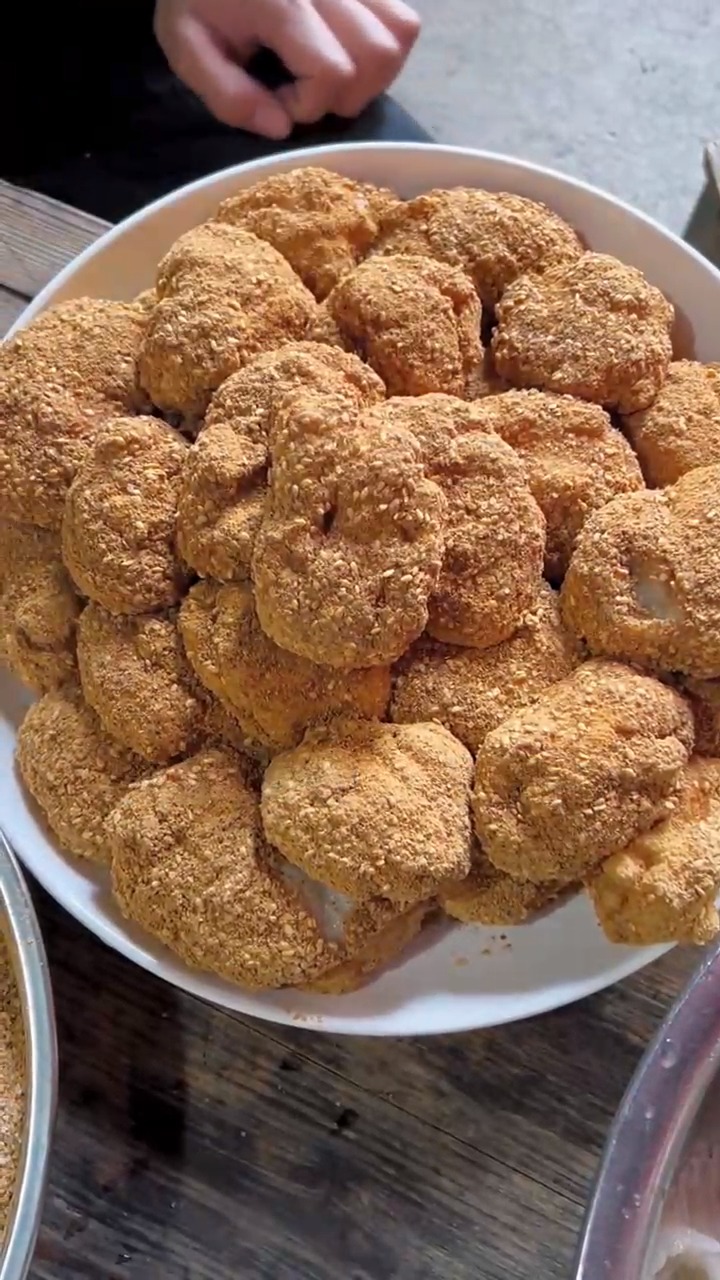 #美食记#用传统的老方法,石锅打出来的糍粑配上黄豆粉超好吃又香。