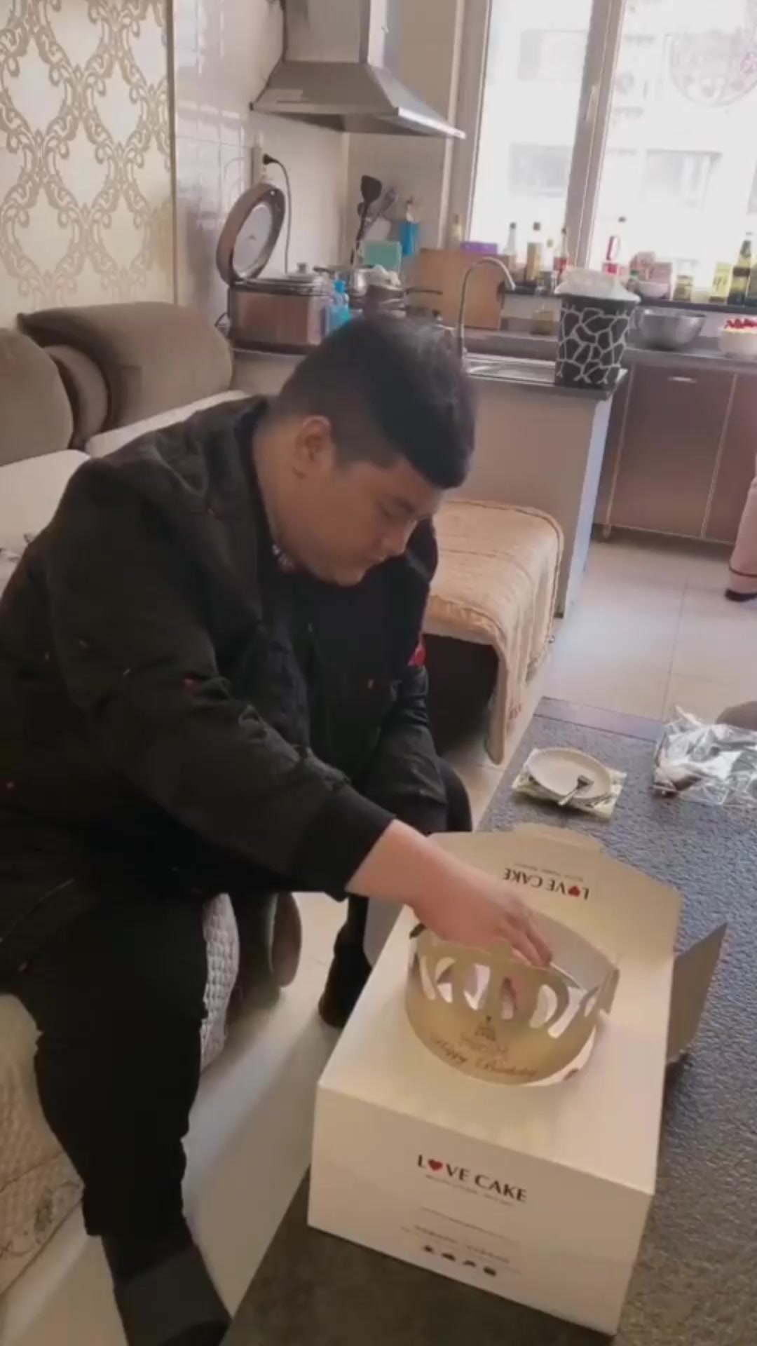 #搞笑段子#小伙生日就四个字“生无可恋”,最后草莓是认真的,太难了!