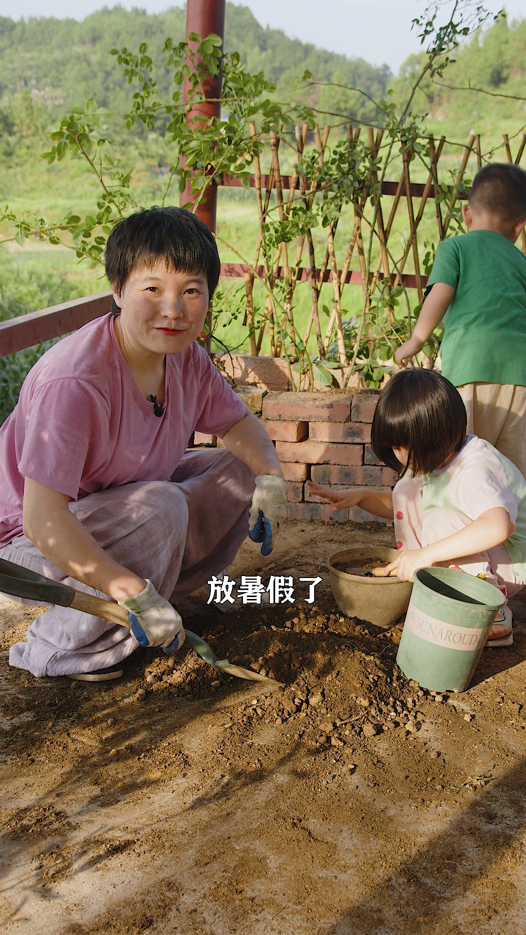 #爱美食爱生活#带孩子们体验劳动,用湖南特色的外婆菜炒一个蛋炒饭,咸香味美,大家吃的特别开