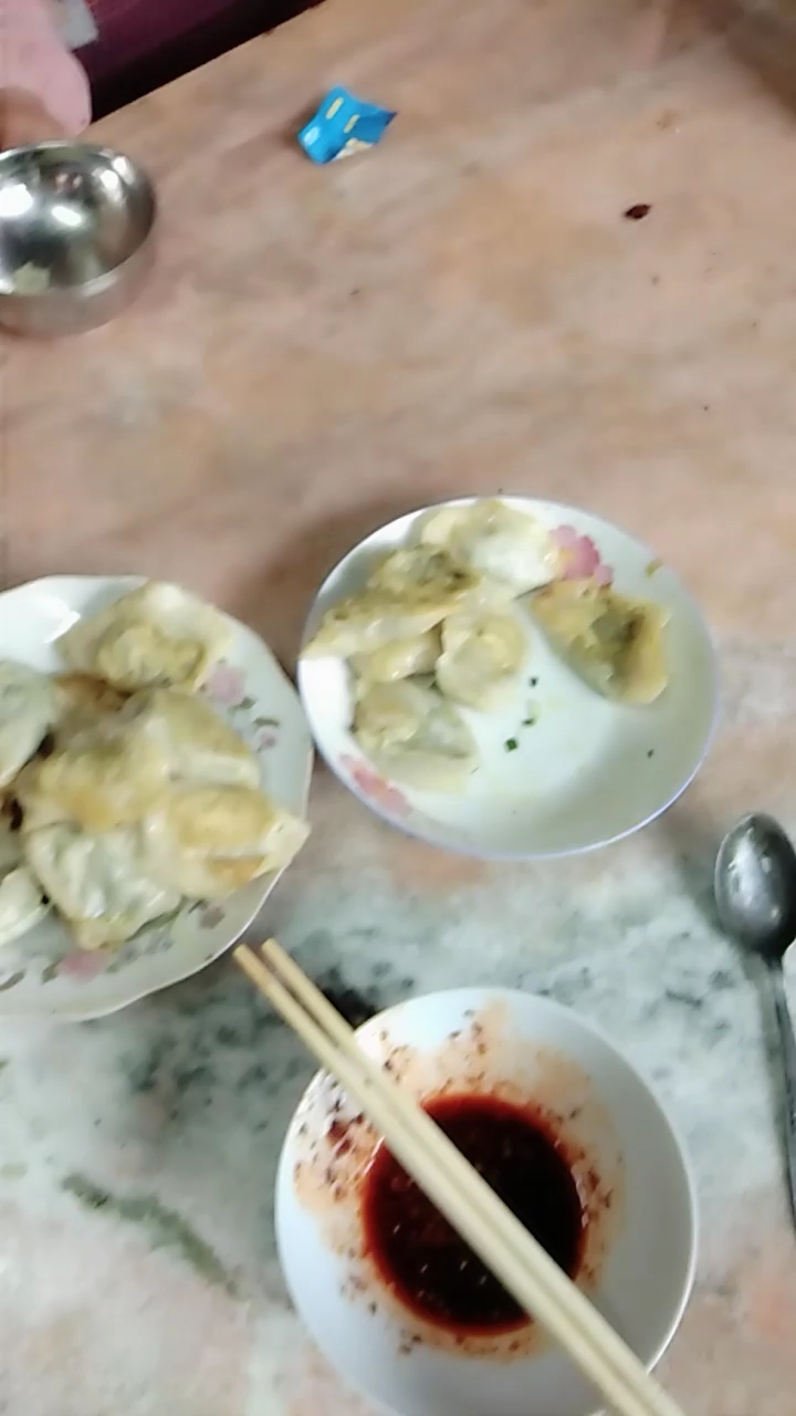 好久没吃生煎饺了,早点做了点生煎饺,经济实惠
