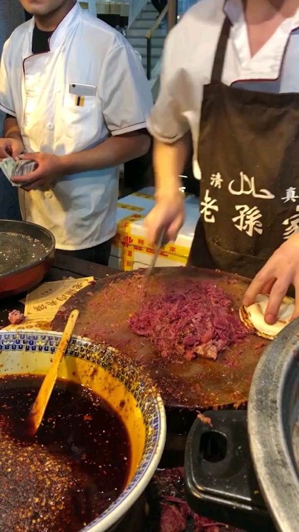 #佛系生活#据说这老孙家是西安最好吃的肉夹馍,试试