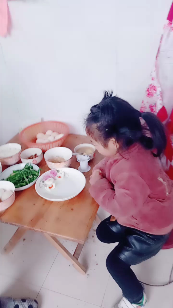 #黑暗料理之王#这是什么黑暗料理,鸡蛋上面挤上番茄酱。