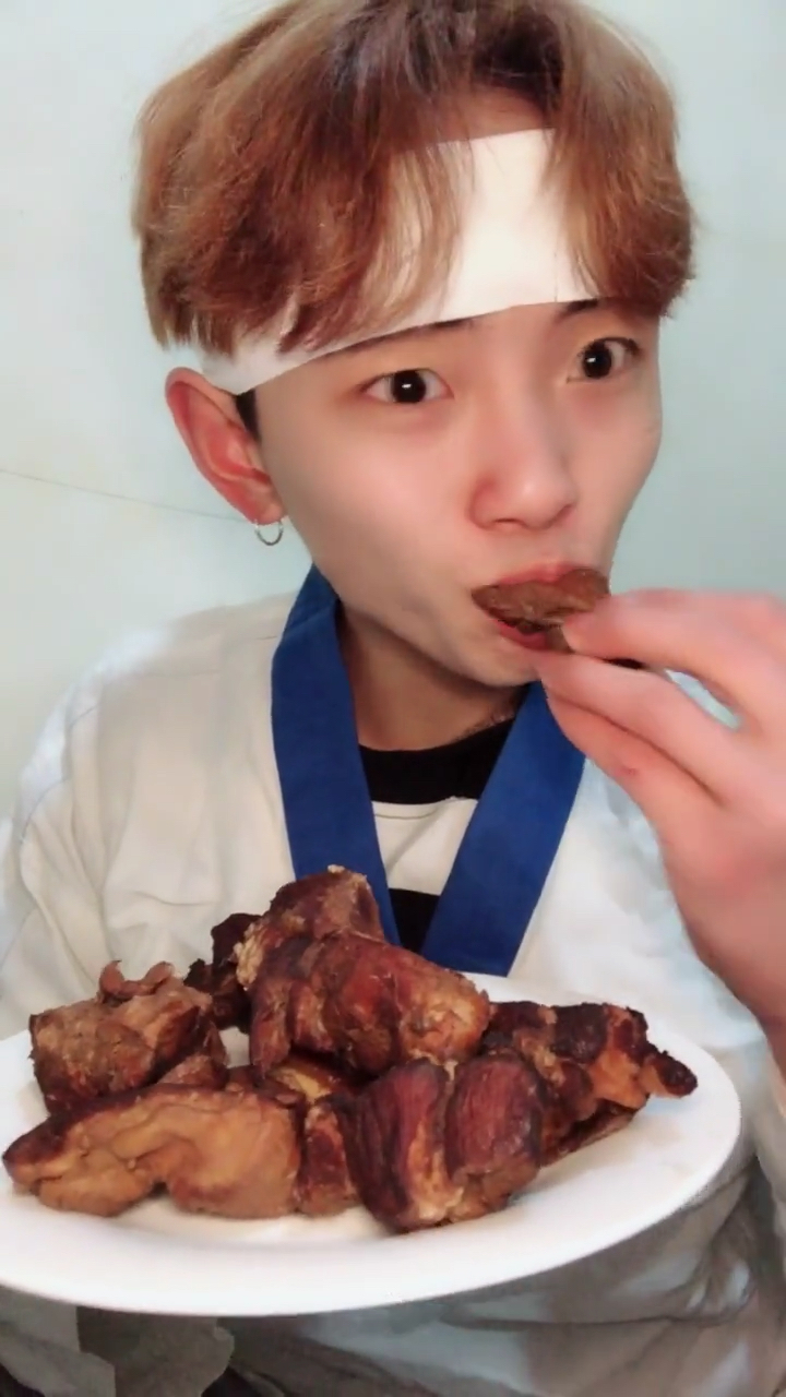 你们吃狗肉的吗?