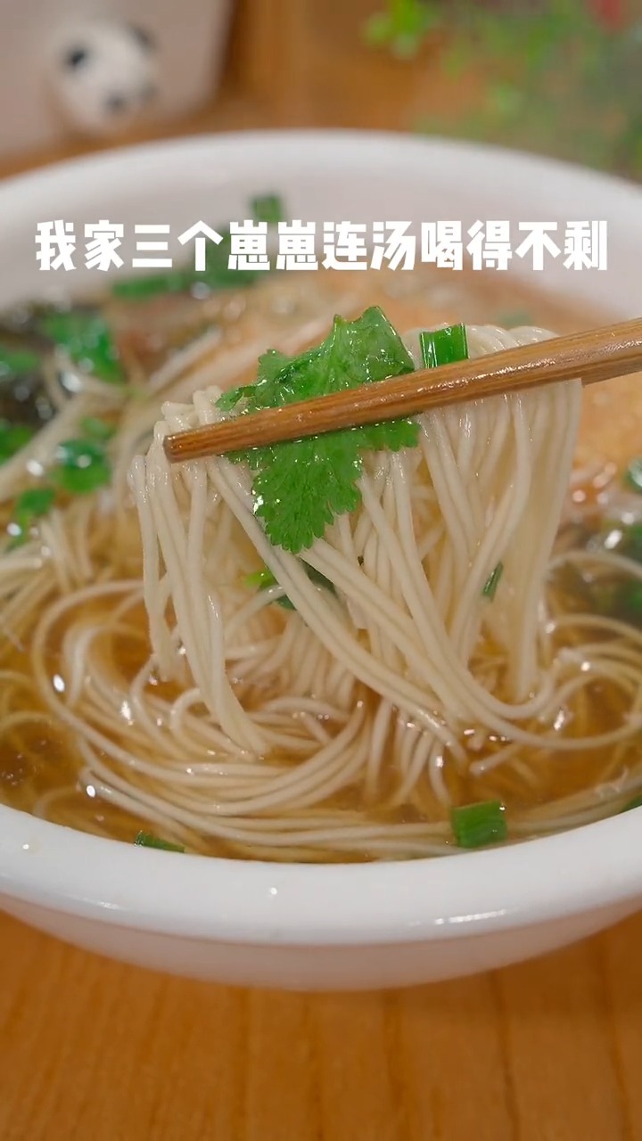 孩子开学了,早餐一定要吃的有营养,试试这个虾皮汤面,简单干净又放心
