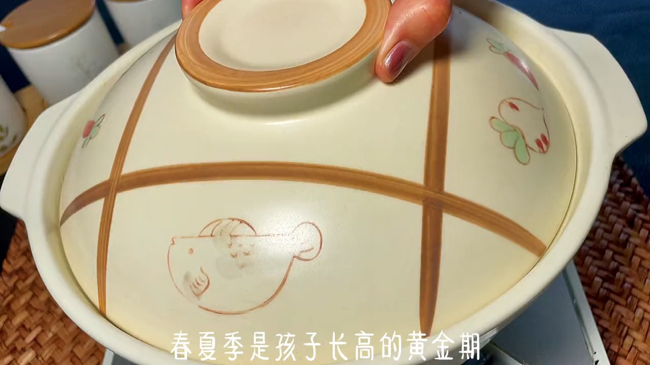 #轻知计划#裙带菜排骨汤,鲜甜好喝,营养价值高!
