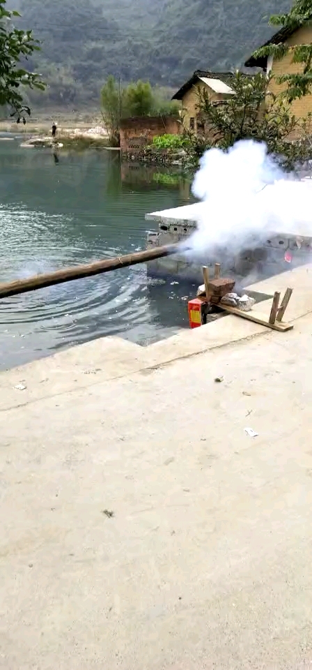 花炮炸鱼见过没