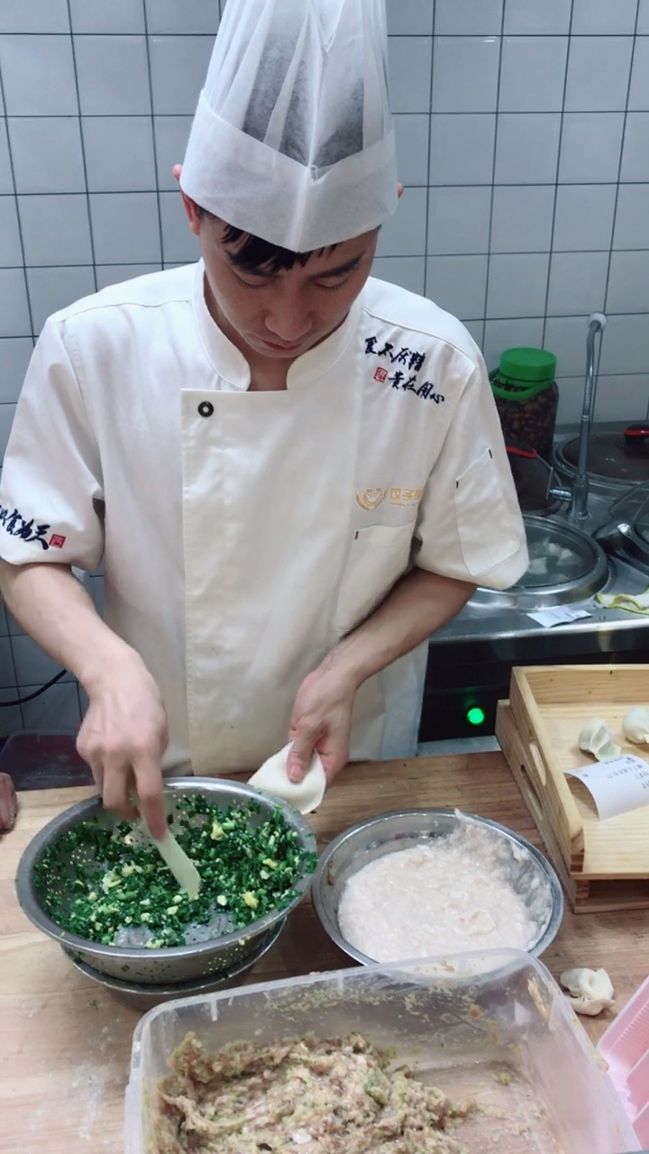 包素馅饺子的窍门