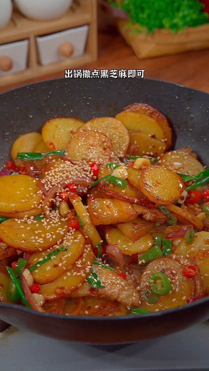 干锅土豆片的做法,简单易学,好吃下饭太香了
