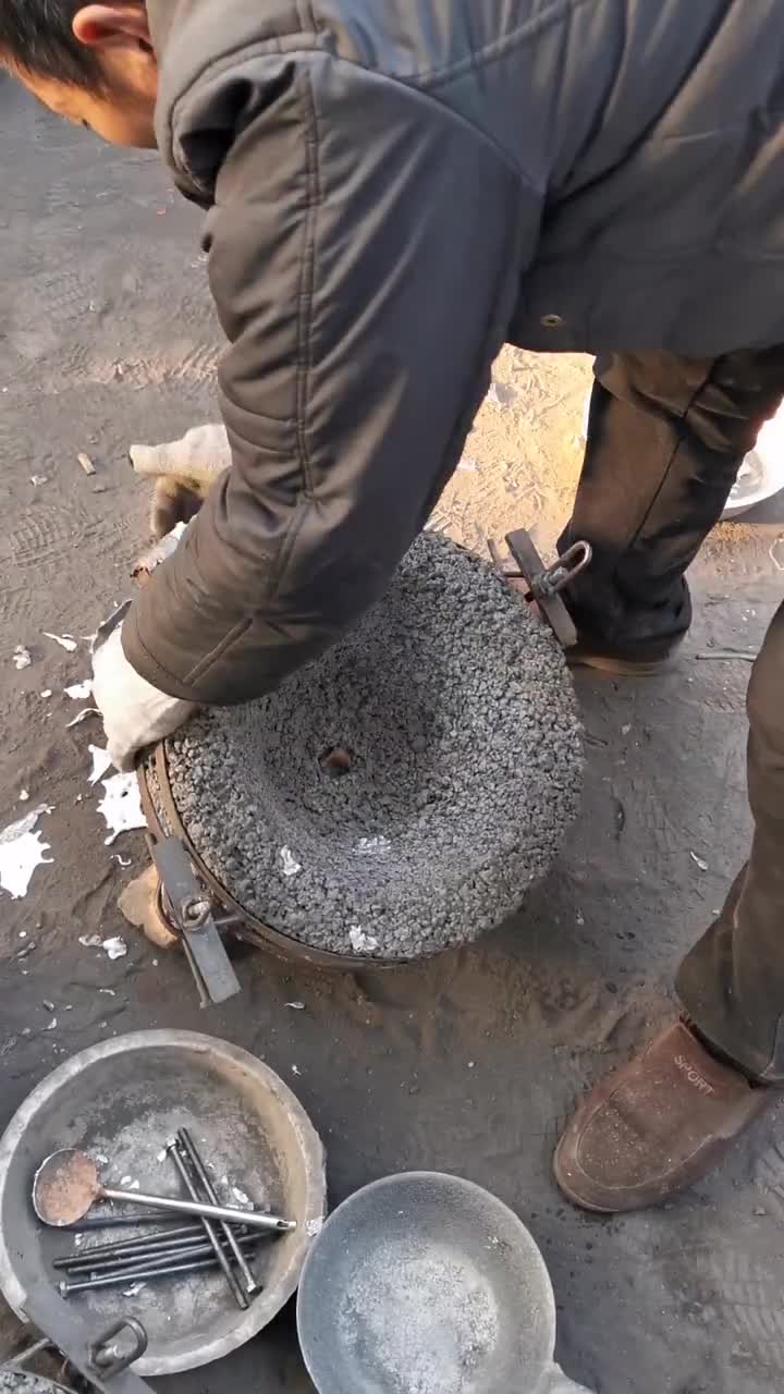 炒菜锅又用模具做出来一个