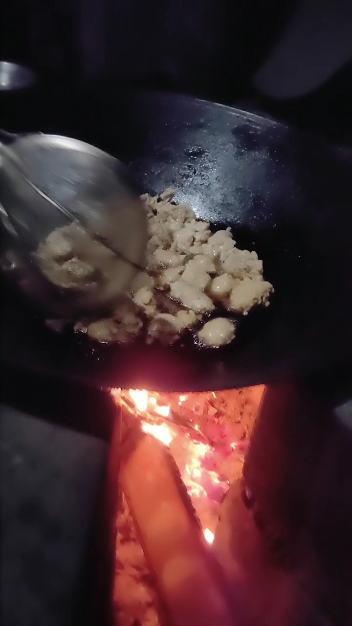 明天过年啦!湖南的油坨子重庆的酥肉都是美味呢! 