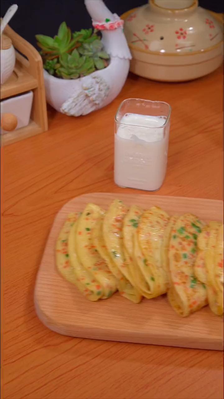 不用早起,只需几分钟就可以搞定的葱香鸡蛋饼,松软好吃