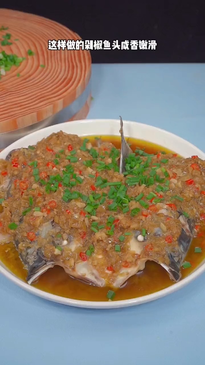 #美食#饭店剁椒鱼头拌面的做法,汤汁才是灵魂,下次你们可别倒了。